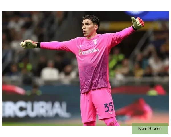 19岁前锋拉扬与24岁门将曼达斯今日接受伯恩茅斯体检